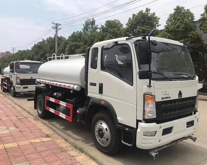 China High Quality 6000 Liters Water Tank Truck Manufacturers