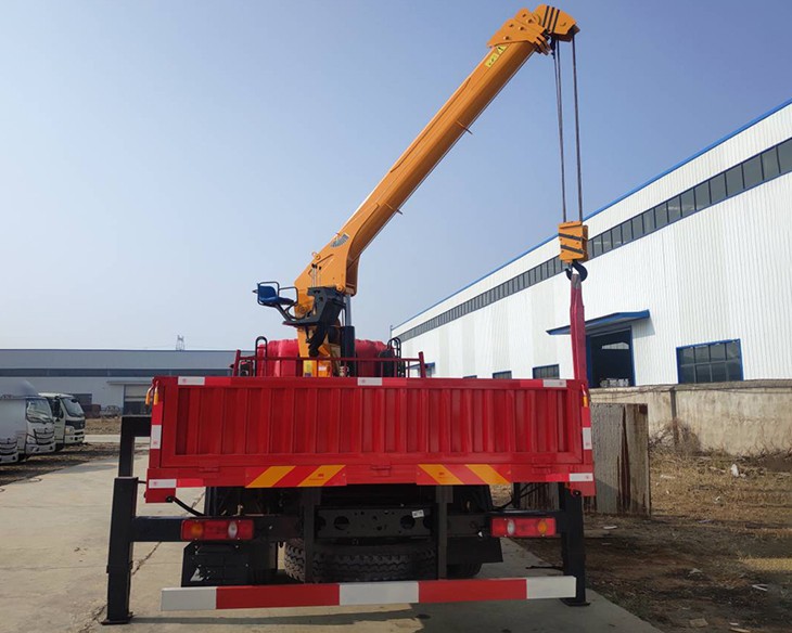China High Quality Truck Loader 8 Ton Telescopic Crane Manufacturers