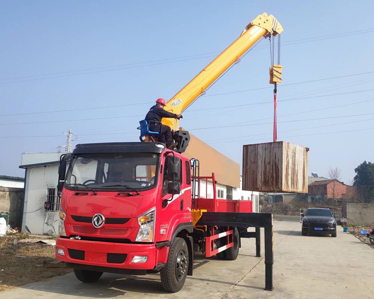 China High Quality Truck Loader 8 Ton Telescopic Crane Manufacturers